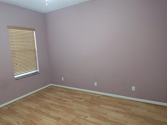 2nd image of 1101 SE Menores Ave
