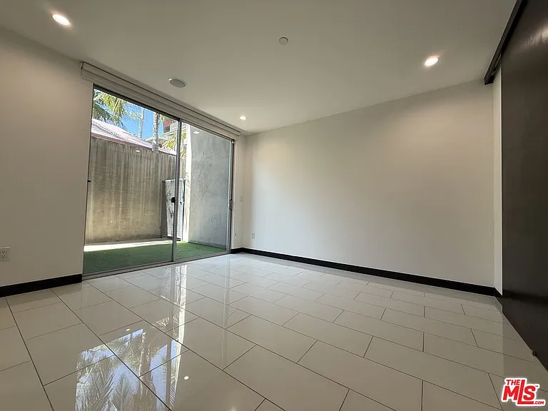 807 Huntley Dr — Photo 20