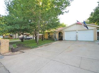 509 Willow Cir W, Burleson, TX 76028
