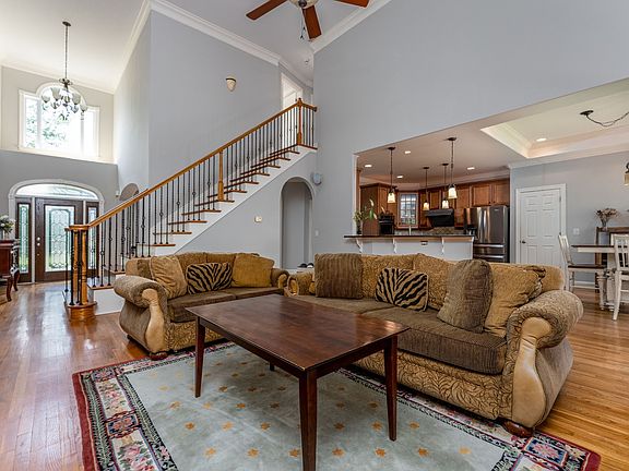 4th image of 1564 Red Oak Ln
