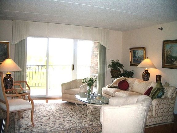 4th image of 7081 W Touhy Ave APT 506