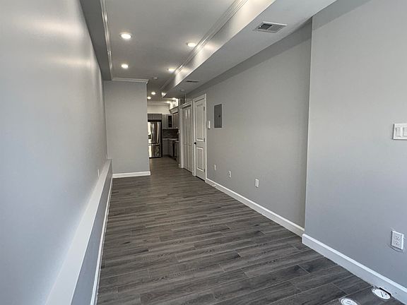 4th image of 25 Jewett Ave