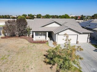 717 Faversham Way, Bakersfield, CA 93311