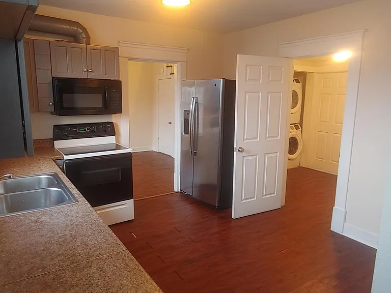 2502 Rockefeller Ave — Photo 1