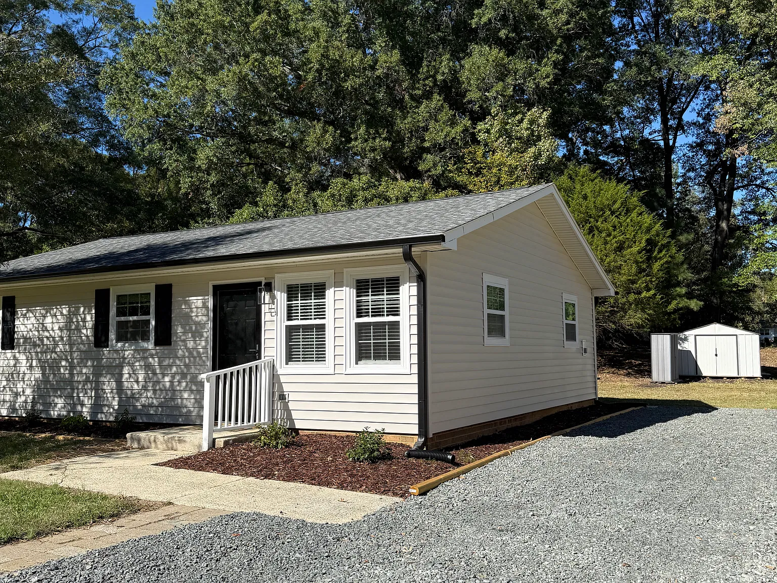 3 bed, 1068 sqft, $1,800 — Photo 3