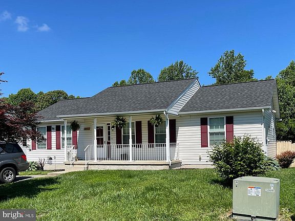 3rd image of 833 Yardley Dr
