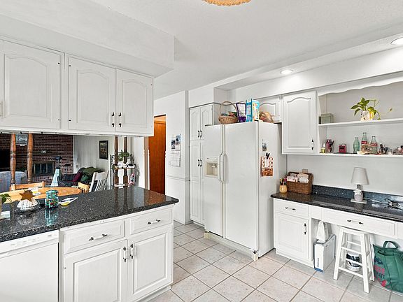 5th image of 1114 Oak St