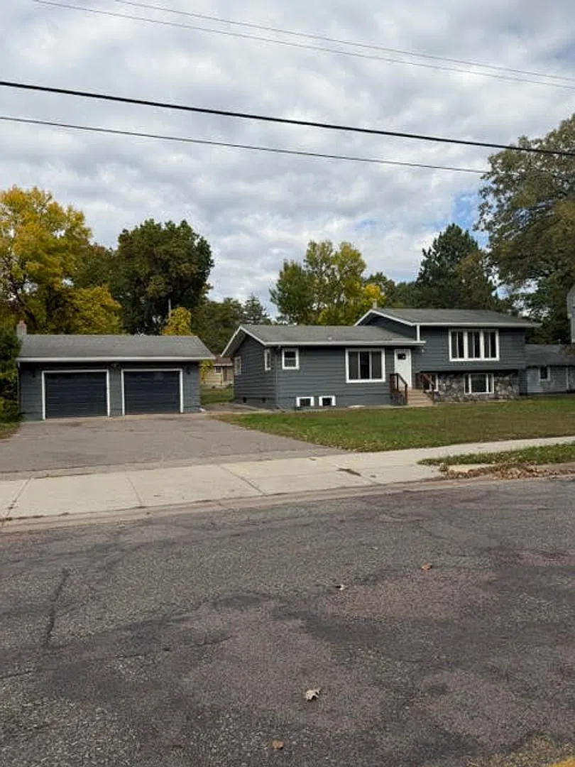 4 Bedroom House in Sartell — Photo 1