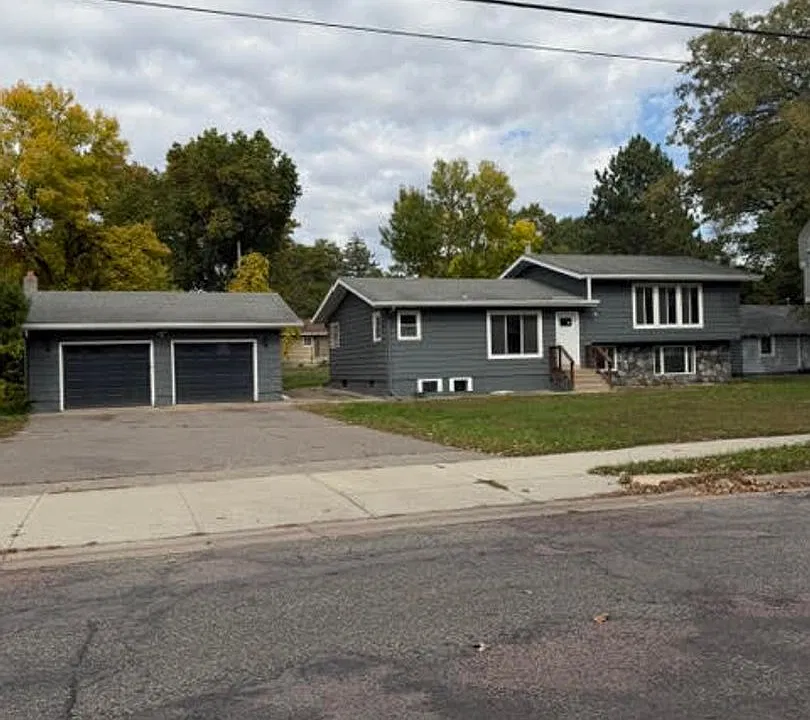 407 2 1/2 St N