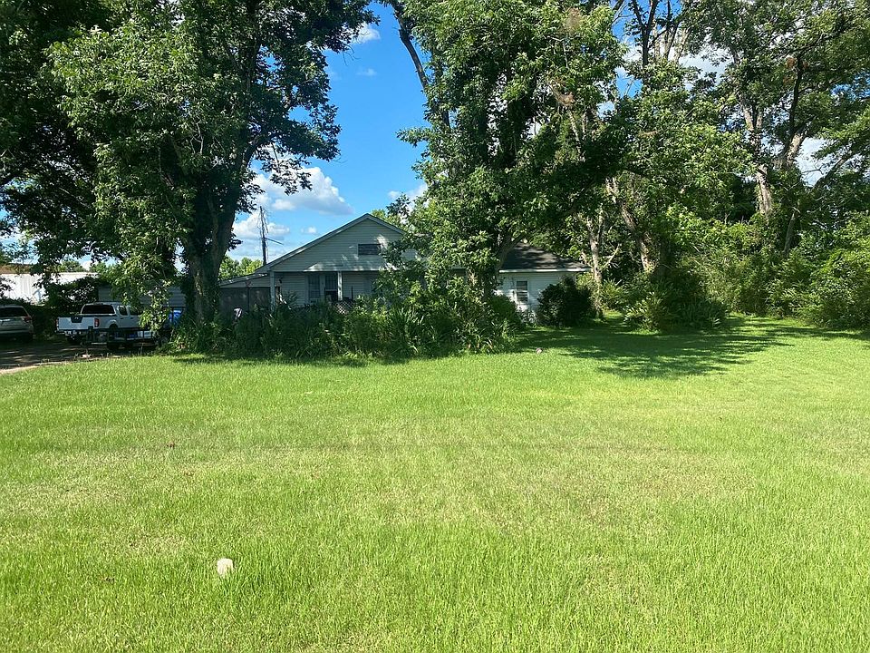 2nd image of 1668 W 3rd St