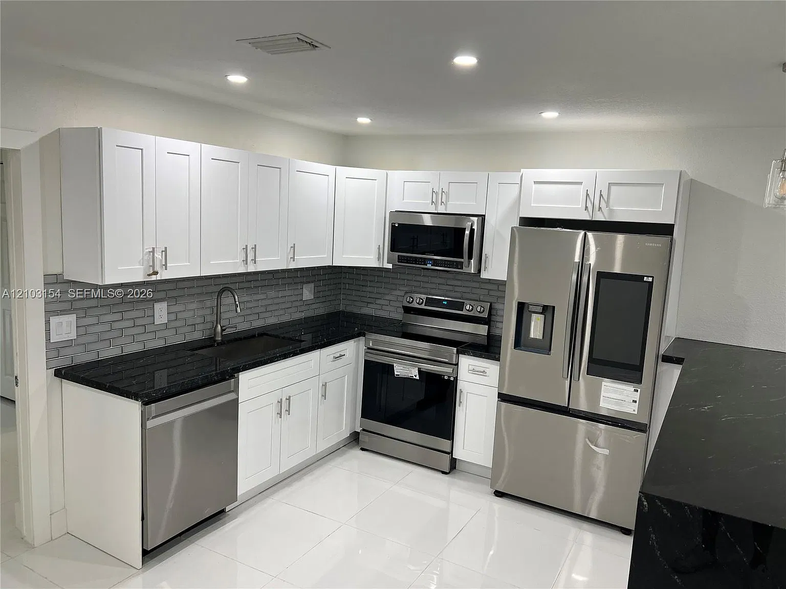 Lauderhill Manor — Photo 4