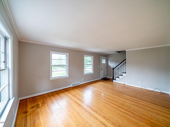 5th image of 3529 Tyrone Dr