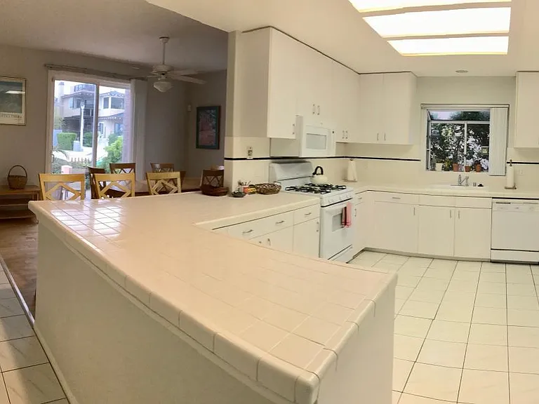715 Law St — Photo 11