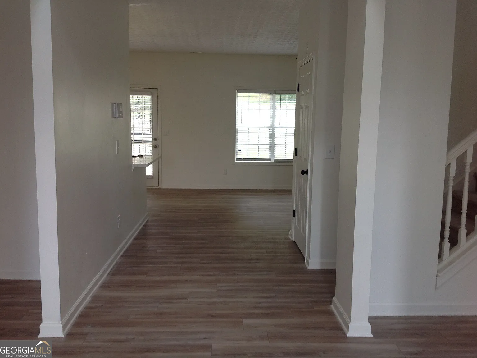 5 bed, 3.0 bath, 2549 sqft, $2,200 — Photo 2