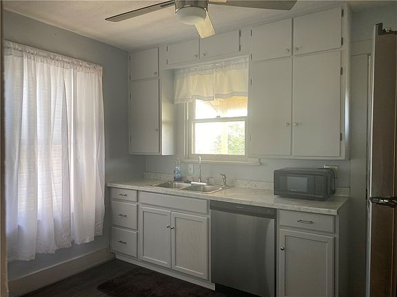 4th image of 649 Ridge Ave
