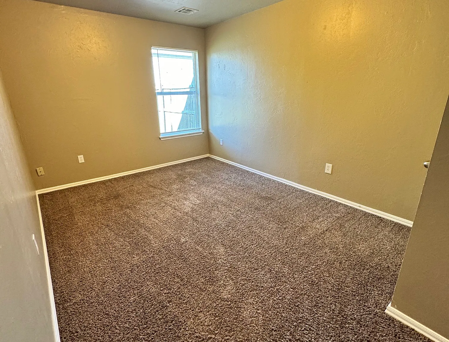 3 bed, 1200 sqft, $1,395 — Photo 4