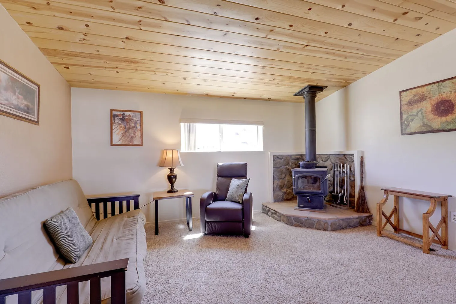 3 bed, 2.0 bath, 1334 sqft, $3,290 — Photo 2