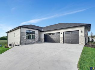 9201 Triana Ln, Lincoln, NE 68520