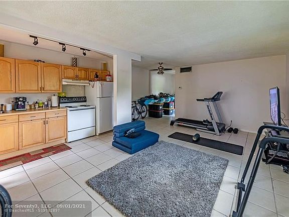 5th image of 2110 NE 39th St APT 1A