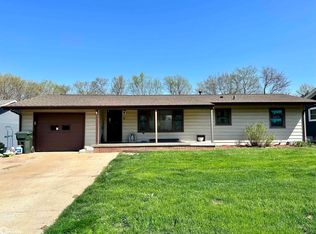 8 Rainbo Dr, Keokuk, IA 52632