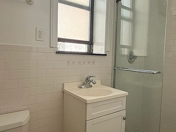 4th image of 45 W 85th St #3D