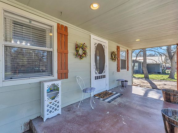 4th image of 1303 Oak Street