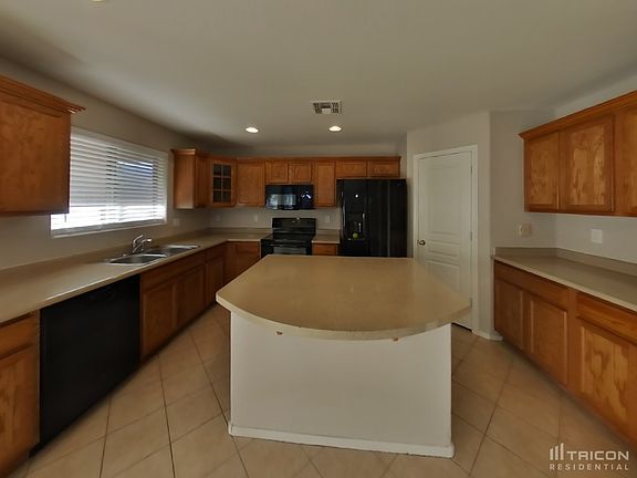 4th image of 6813 S 43rd Ln