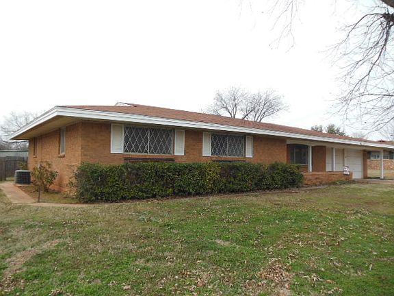 2nd image of 1604 Karen Ln