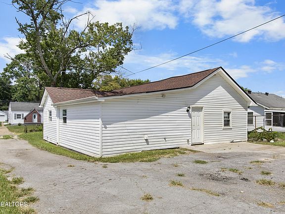 4th image of 1716 Beaumont Ave
