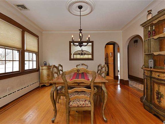 5th image of 113 Stuart Ave