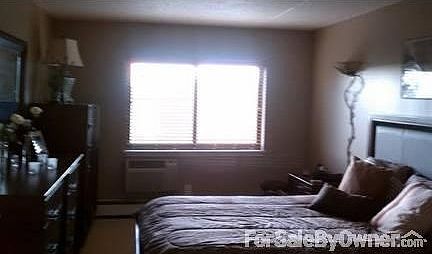 Bedroom
						:
						Fits a king size bed
	Bedroom: 11x16