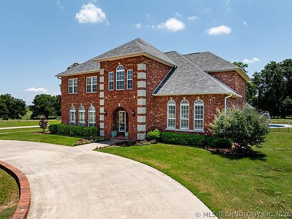 2nd image of 1599 Cardinal Rd