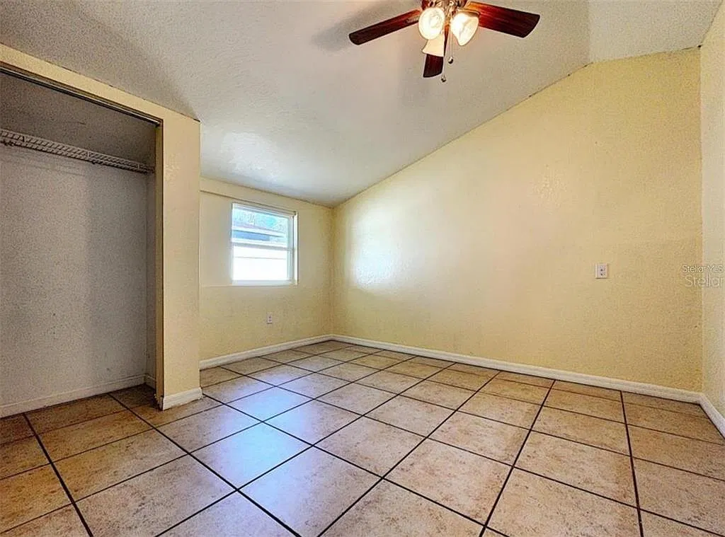 3 bed, 1.0 bath, 1156 sqft, $1,800 — Photo 2