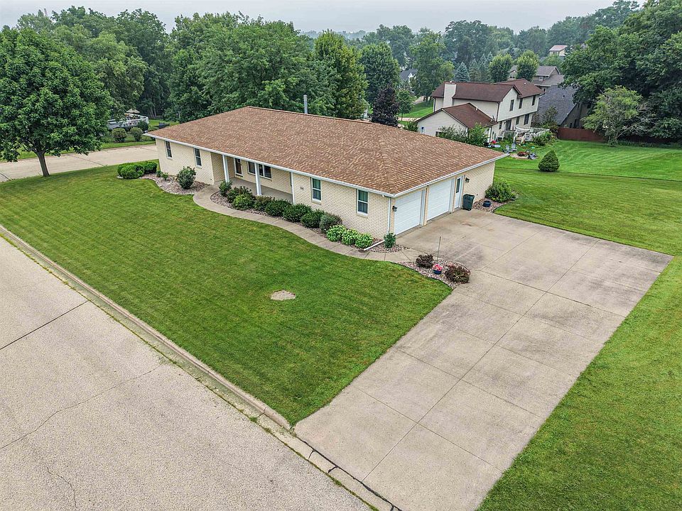 1st image of 590 Pioneer Rd