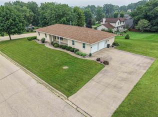 590 Pioneer Rd, Platteville, WI 53818