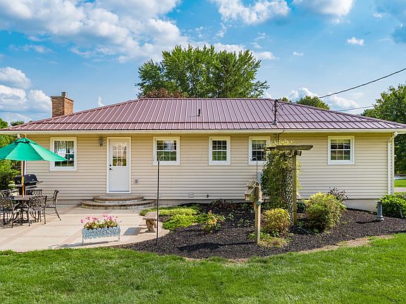 2nd image of 3285 Meadowbrook Dr NE #1