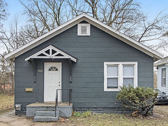 3rd image of 702 Fenimore Ave