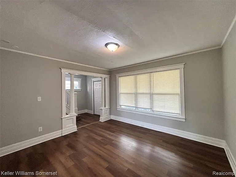 242 Ferris St — Photo 4