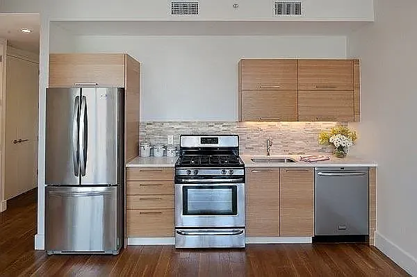 301 Sullivan Pl #7J — Photo 2