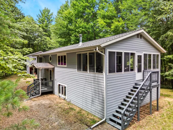 3283 S Spruce Ave, White Cloud, MI 49349