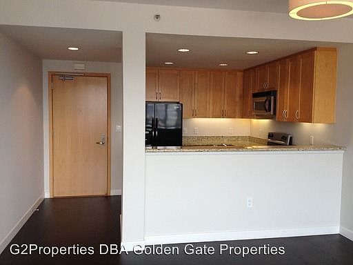 5th image of 250 King St Unit 1610