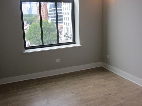 3rd image of 1340 S Michigan Ave APT 507