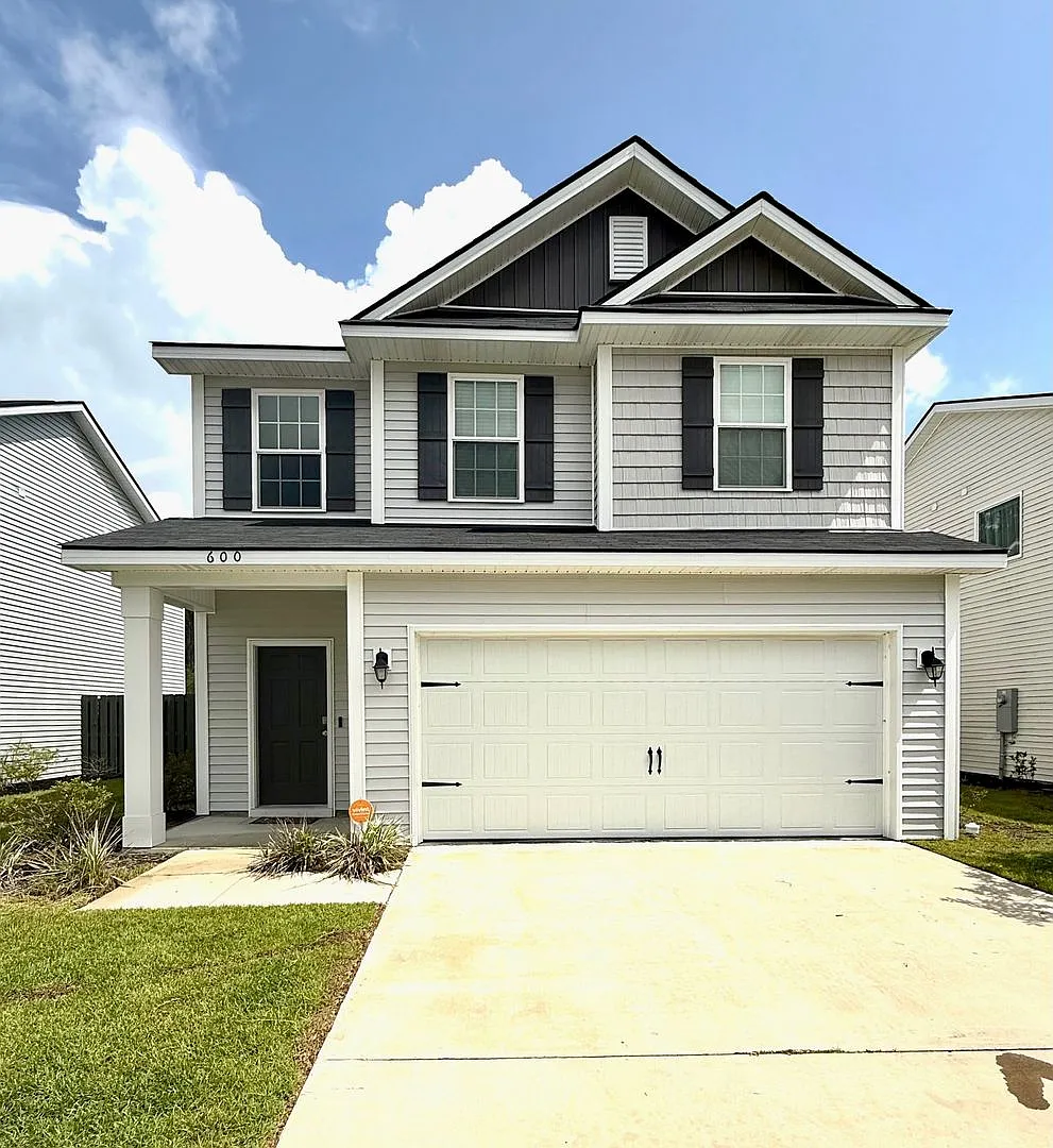 3 bed, 2.5 bath, 1603 sqft, $2,300 — Photo 1