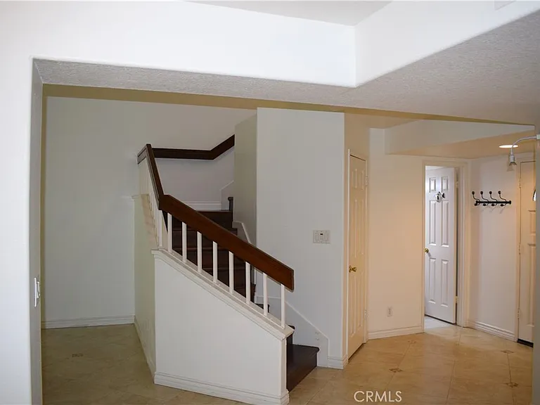 717 S Glenhurst Dr — Photo 4