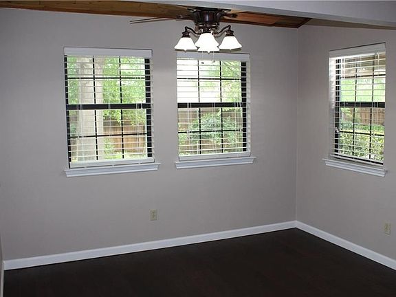 3rd image of 433 Merriman Dr