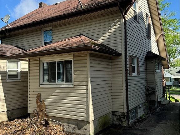 4th image of 311 E Lucius Ave