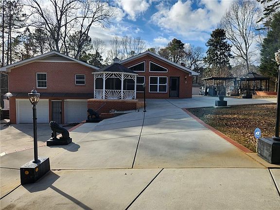 3rd image of 2959 Pine Hill Dr NW