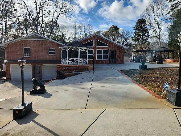 2959 Pine Hill Dr NW — Photo 3