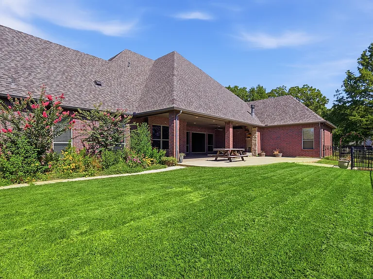 1453 Whitley Rd — Photo 40
