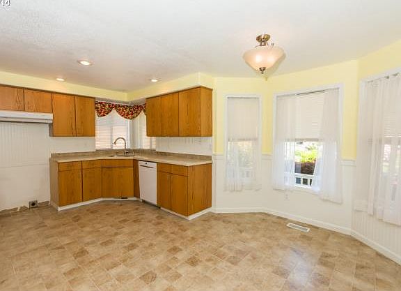 5th image of 7116 NE 53rd Ave